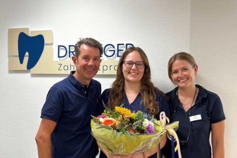 Antonia hat ihre Abschlussprüfung zur Zahnmedizinischen Fachangestellten (ZFA) mit Bravour gemeistert