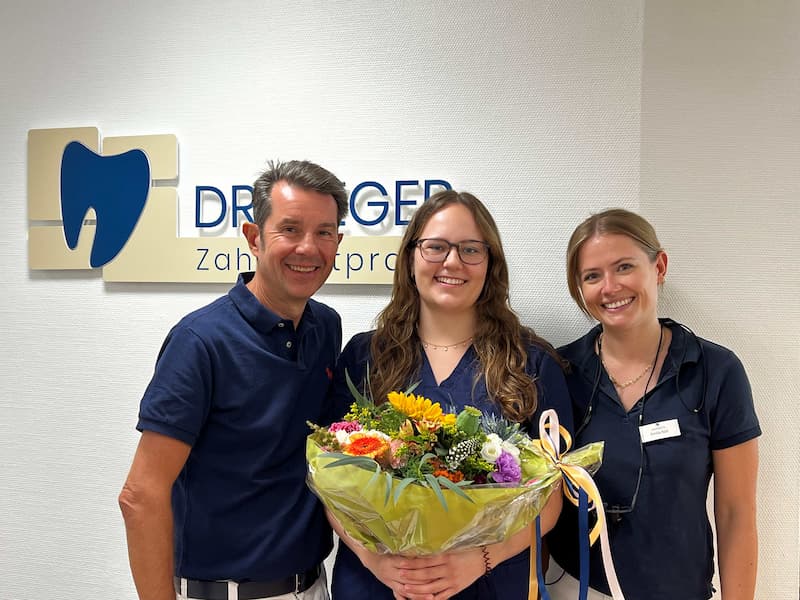 Antonia hat ihre Abschlussprüfung zur Zahnmedizinischen Fachangestellten (ZFA) mit Bravour gemeistert